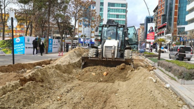 15 Temmuz Demokrasi Meydanı’nda Kanalizasyon Hattı Deplase Çalışması