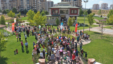 Başkan Çınar, Çocuklarımızın Eğitim Hayatlarına Güzel Dokunuşlarda Bulunuyoruz