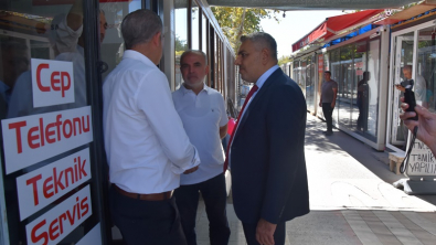 Başkan Sadıkoğlu, Kışla Caddesi ve Söğütlü Cami esnafları ile bir araya geldi