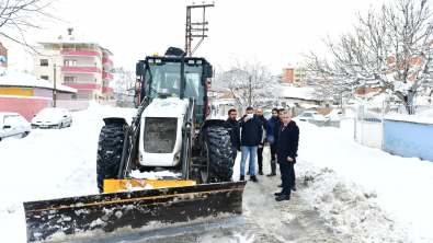 Ekiplerimiz Bütün Mahallelerde Kar Mesaisini 7/24 Sürdürüyor