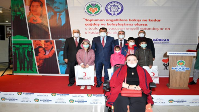 Engelli Ve Engelli Yakını Ailelere Kışlık Kıyafet Hediye Edildi