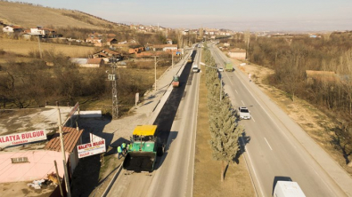 Eski Malatya Yolunda Asfalt Çalışmalarını Sürdürüyor