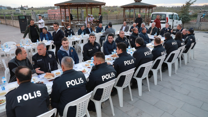 Başkan Güder, Görevli Polislerle İftarda Buluştu