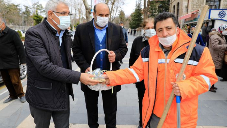 Başkan Güder Kandil Geleneklerimizi Yaşatmamız Gerekiyor