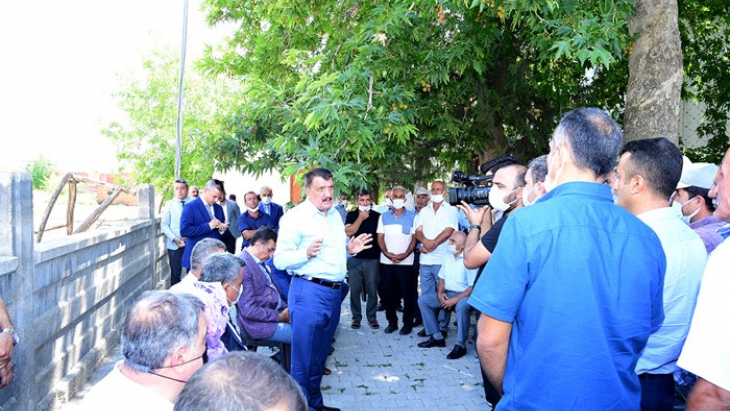 Başkan Gürkan, Yazıhan İlçesi Kömüşhan Mahallesinde Yapılan Yatırımları İnceledi