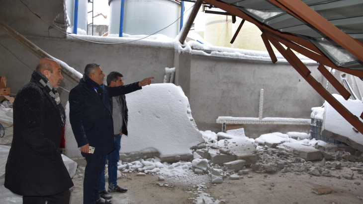 Başkan Sadıkoğlu, çatı çökme olayı yaşanan esnaf ve sanayicileri ziyaret etti