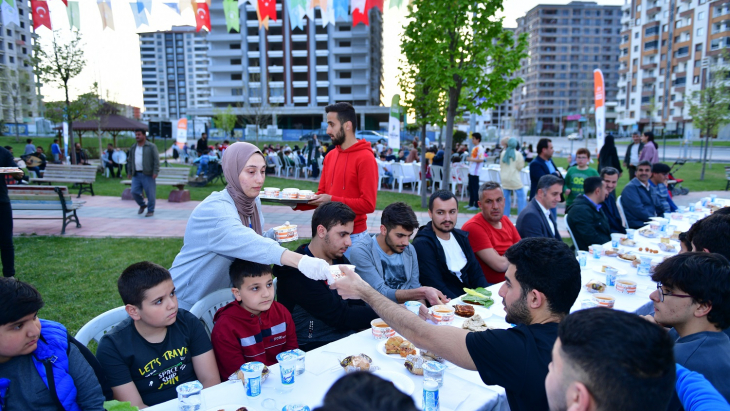 Bayanlarımızın Örnek Davranışını Takdirle Karşılıyoruz