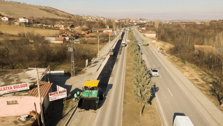 Eski Malatya Yolunda Asfalt Çalışmalarını Sürdürüyor