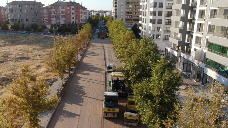 Kenan Işık Caddesinde Asfalt Çalışmaları Devam Ediyor