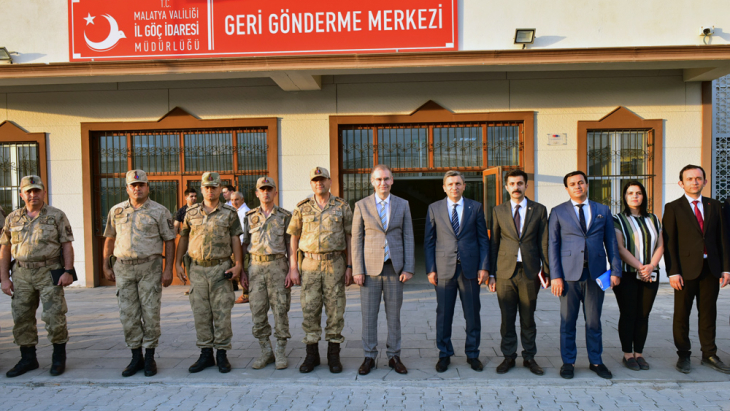 Vali Şahin, Geri Gönderme Merkezinde İncelemelerde Bulundu