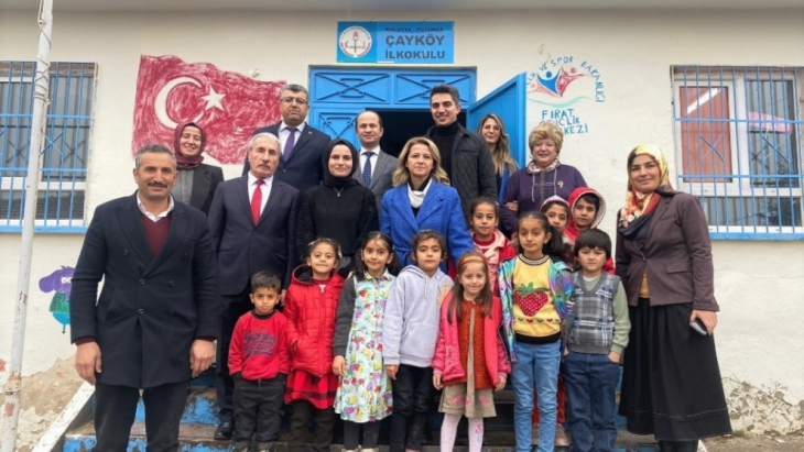 Vali Şahin’in Eşi Ebru Şahin Köy Okulları Ziyaretlerine Devam Ediyor